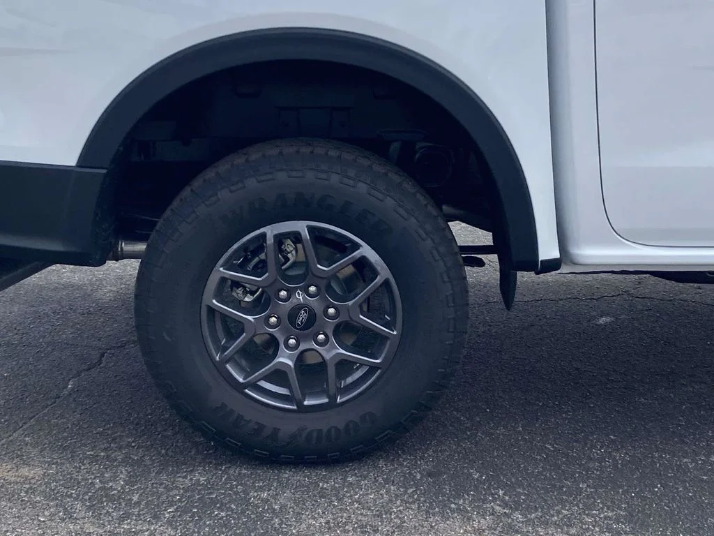 New 2026 Oxford White Ford XLT image 9