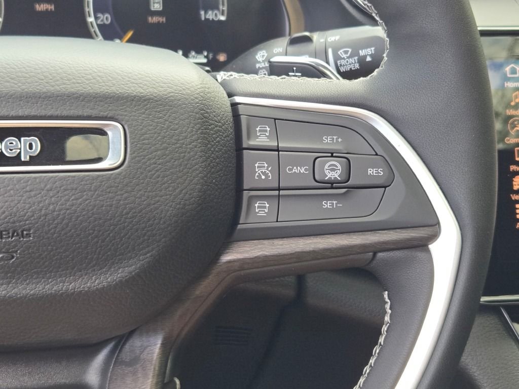 New 2026 Diamond Black Crystal Pearlcoat Jeep Altitude image 32