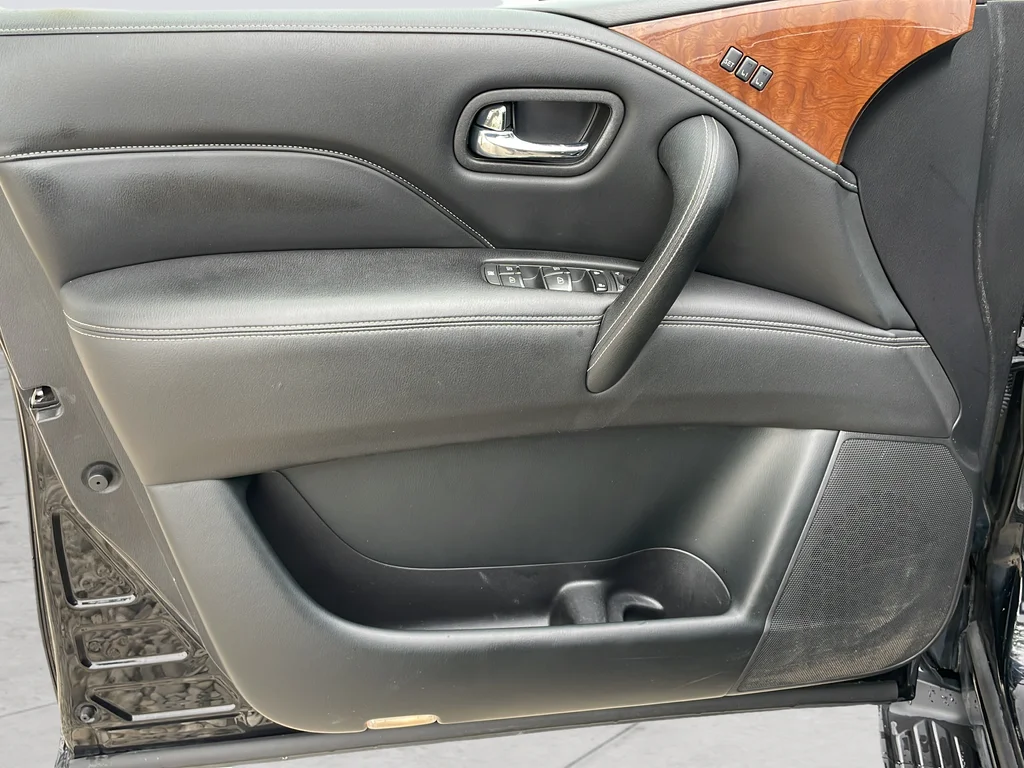 Used 2019 Black INFINITI LUXE image 24