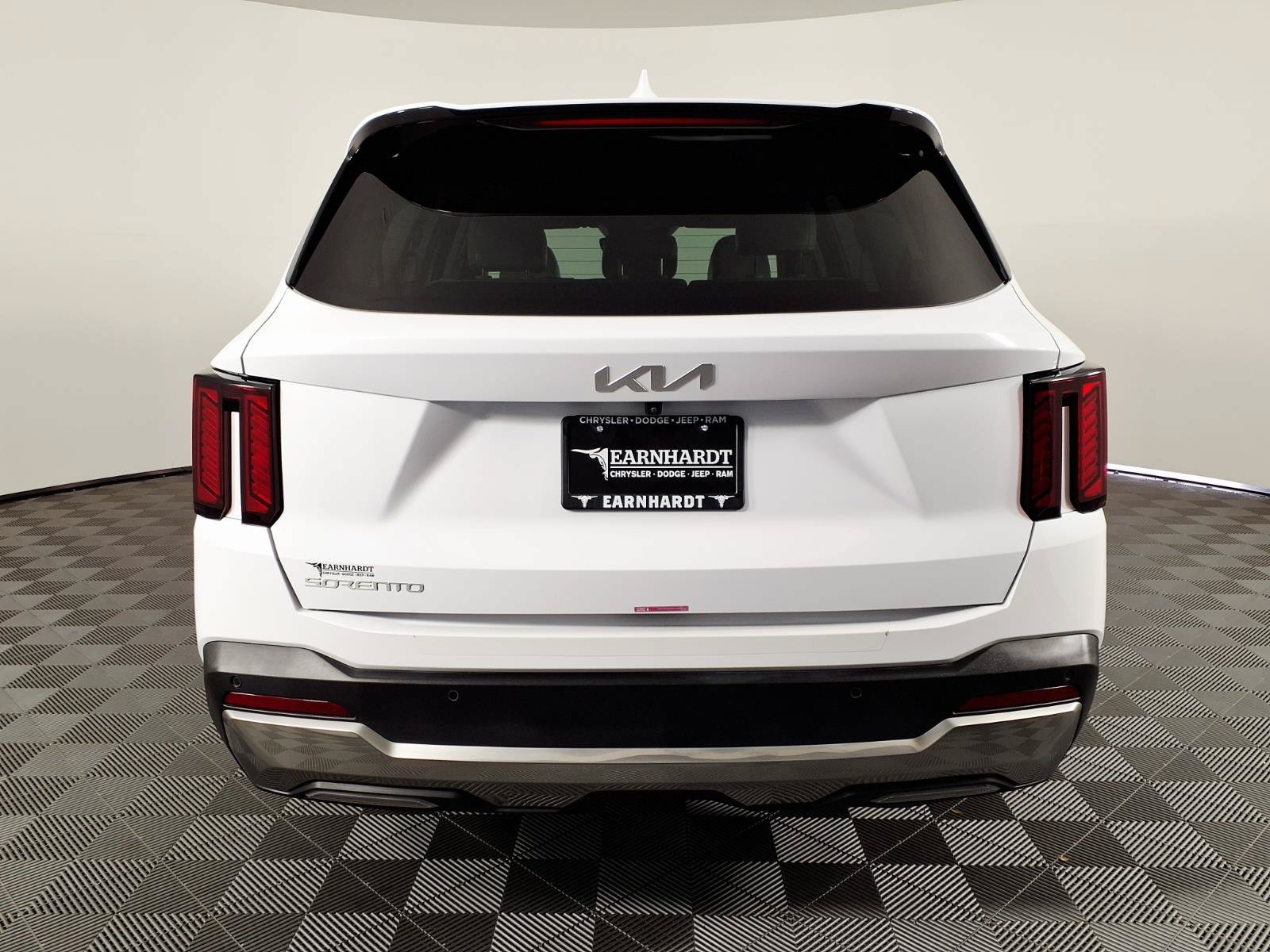 Used 2025 Glacial White Pearl Kia S image 5