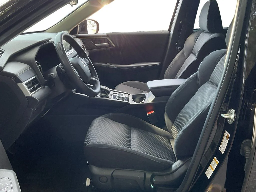 Used 2022 Black Mitsubishi ES image 29