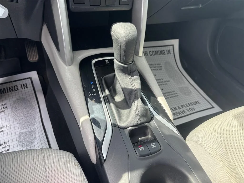 Used 2024  Toyota L image 18
