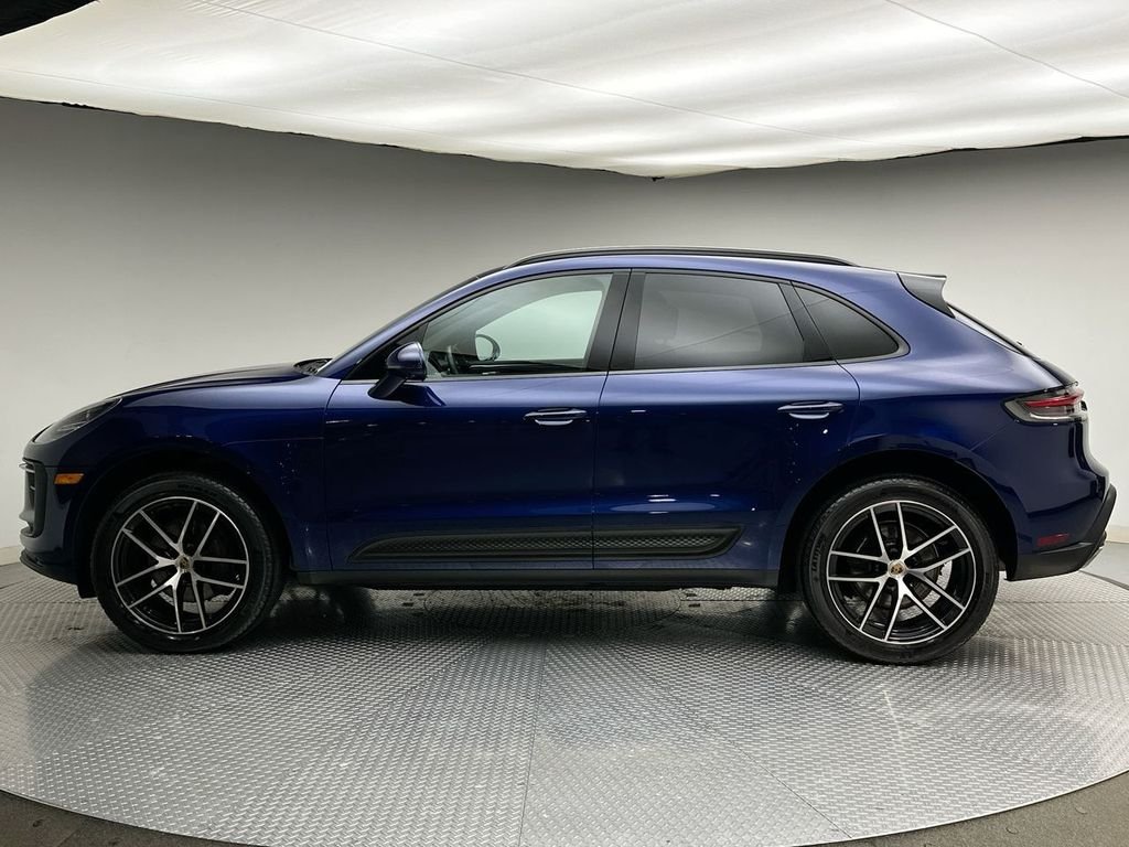 Used 2022 Gentian Blue Metallic Porsche  image 10