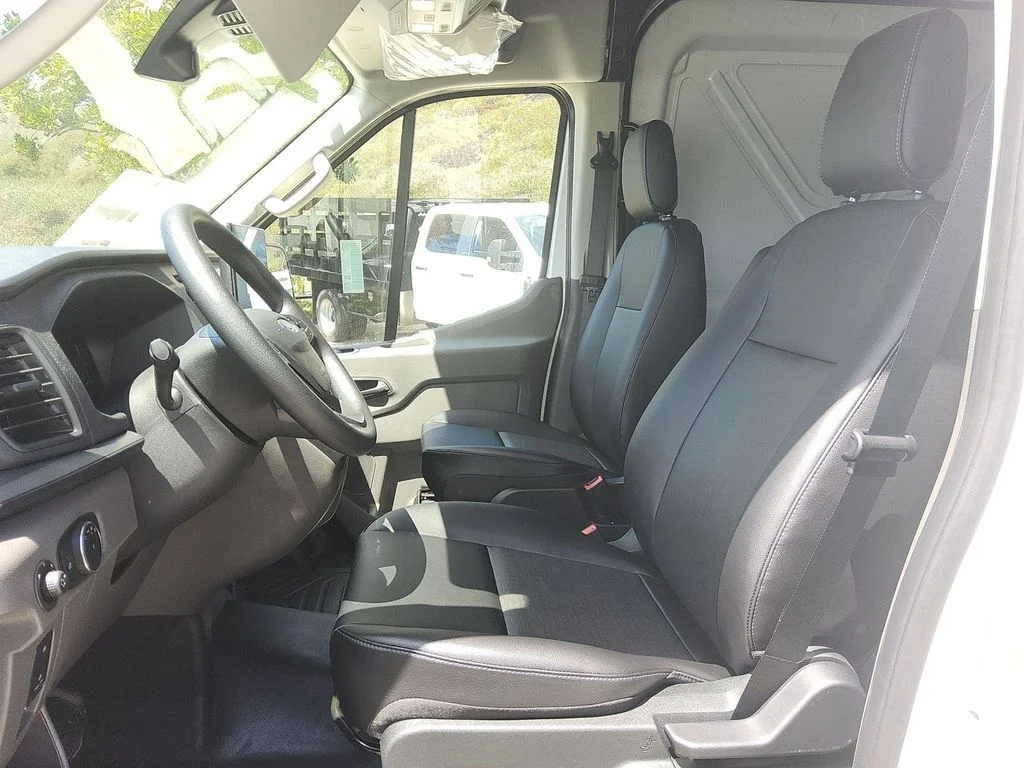 New 2026 Oxford White Ford Base image 5
