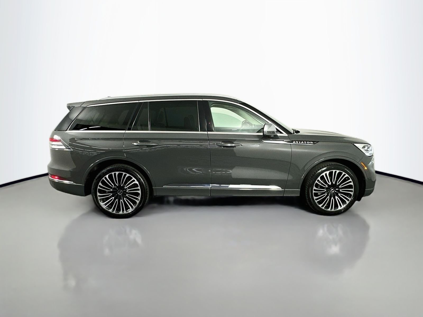 Used 2022 Chroma Caviar Dark Gray Metallic Clearcoat Lincoln Black Label image 7