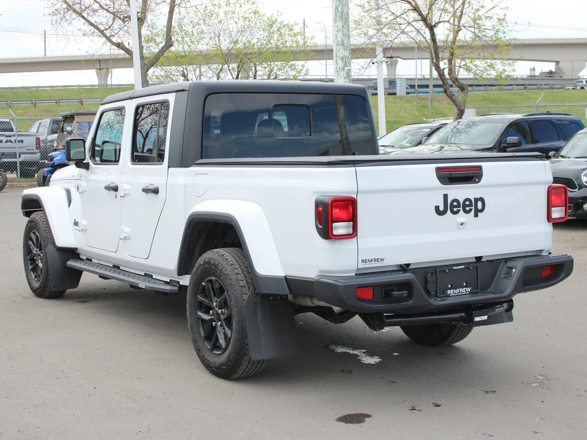 Certified Used 2023 White Jeep Sport S * V6 | Apple CarPlay | Backup Camera | Alpine | Remote Start | Tonneau Cover image 12