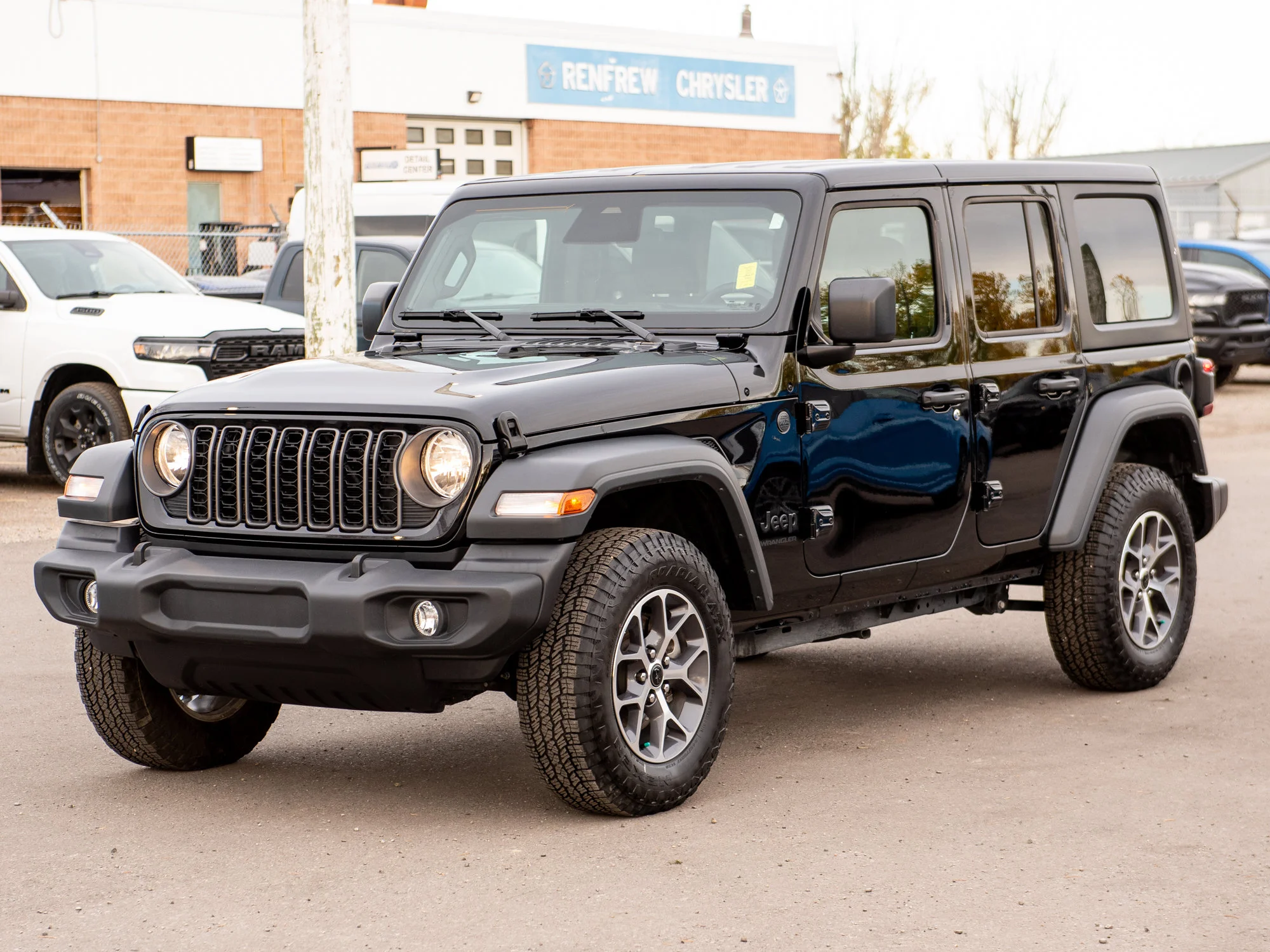 Used 2025 Black Jeep Sport S* 4 Door 4x4, LOW KM, Heated Seats & Wheel, Remote Start image 10