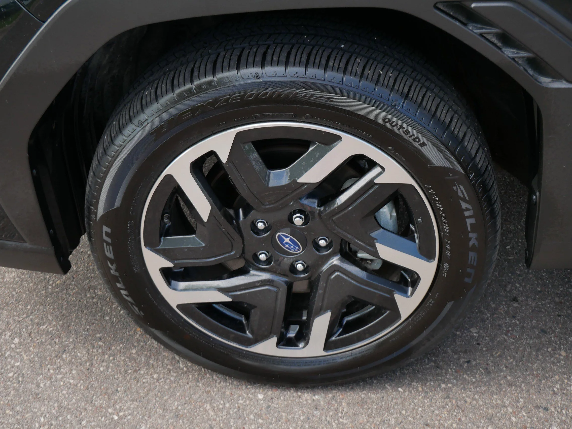 Used 2025 Crystal Black Silica Subaru Limited image 15