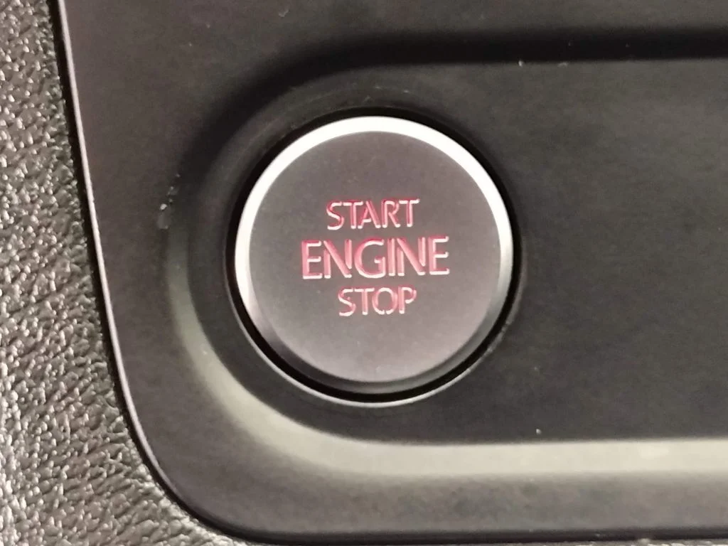Used 2014 White Volkswagen SE image 29
