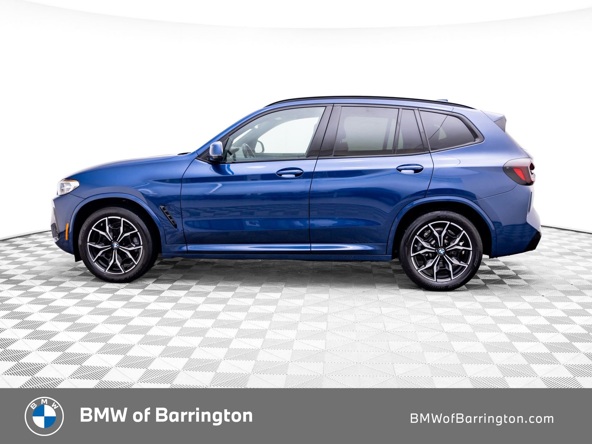 Used 2024 Blue BMW xDrive30i image 2