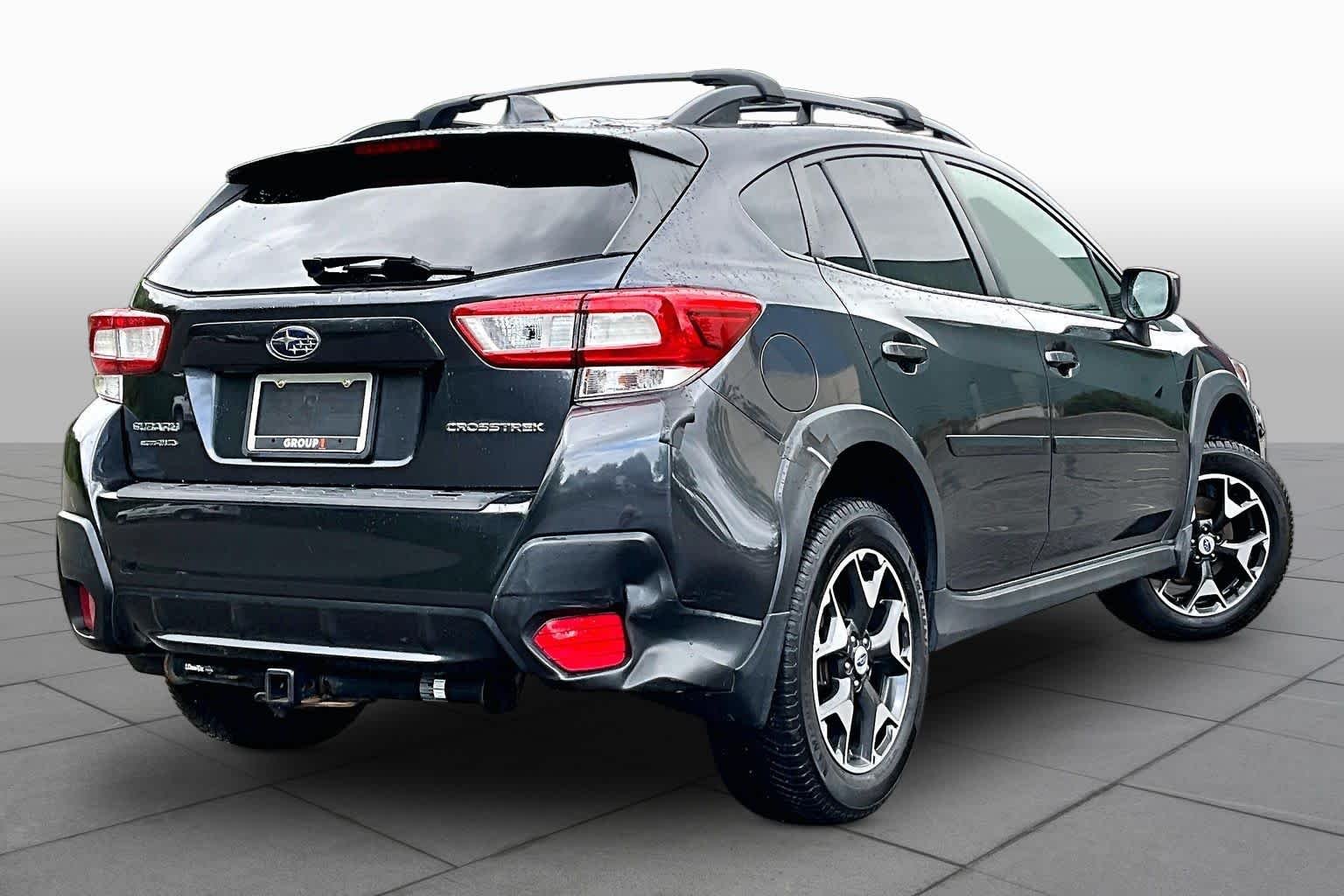 Used 2018 Dark Gray Metallic Subaru Premium image 13