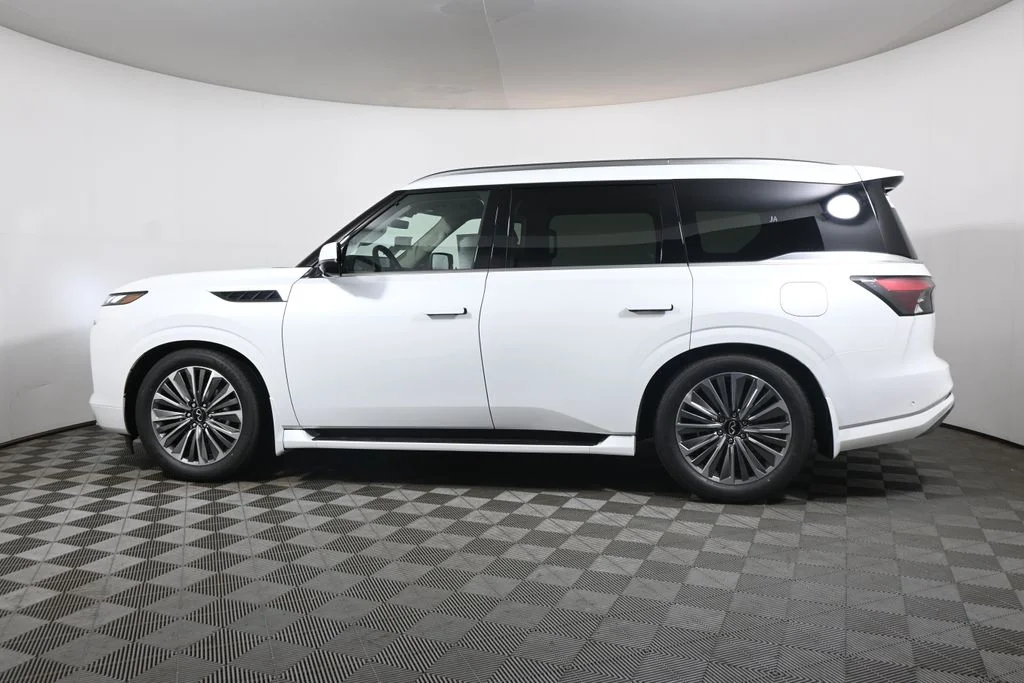 New 2027 White INFINITI LUXE image 2
