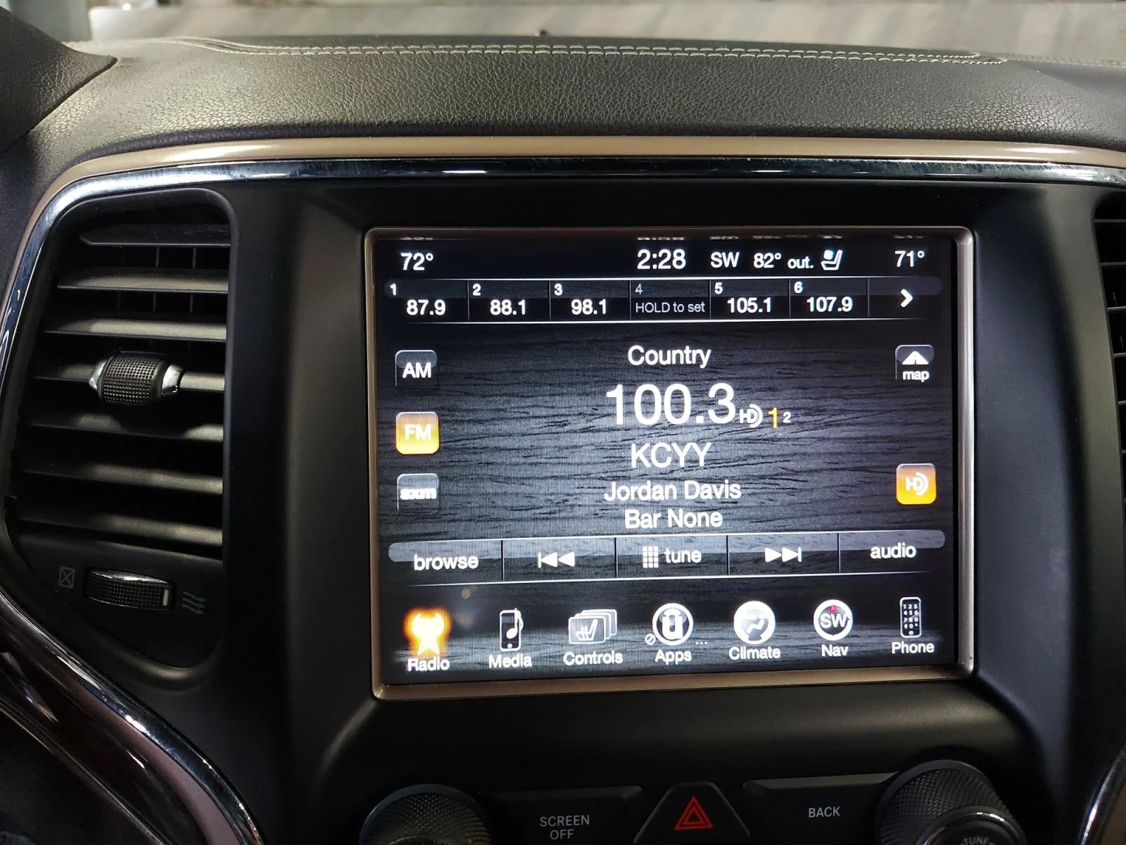 Used 2015 True Blue Pearlcoat Jeep Overland image 17