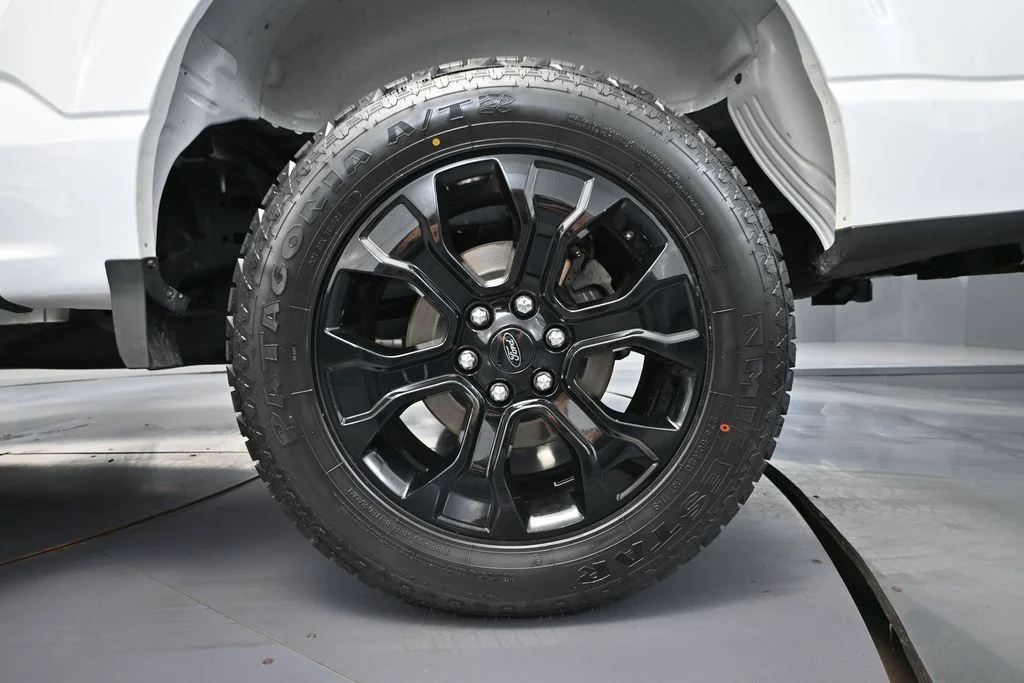 Used 2022 White Ford Lariat image 16