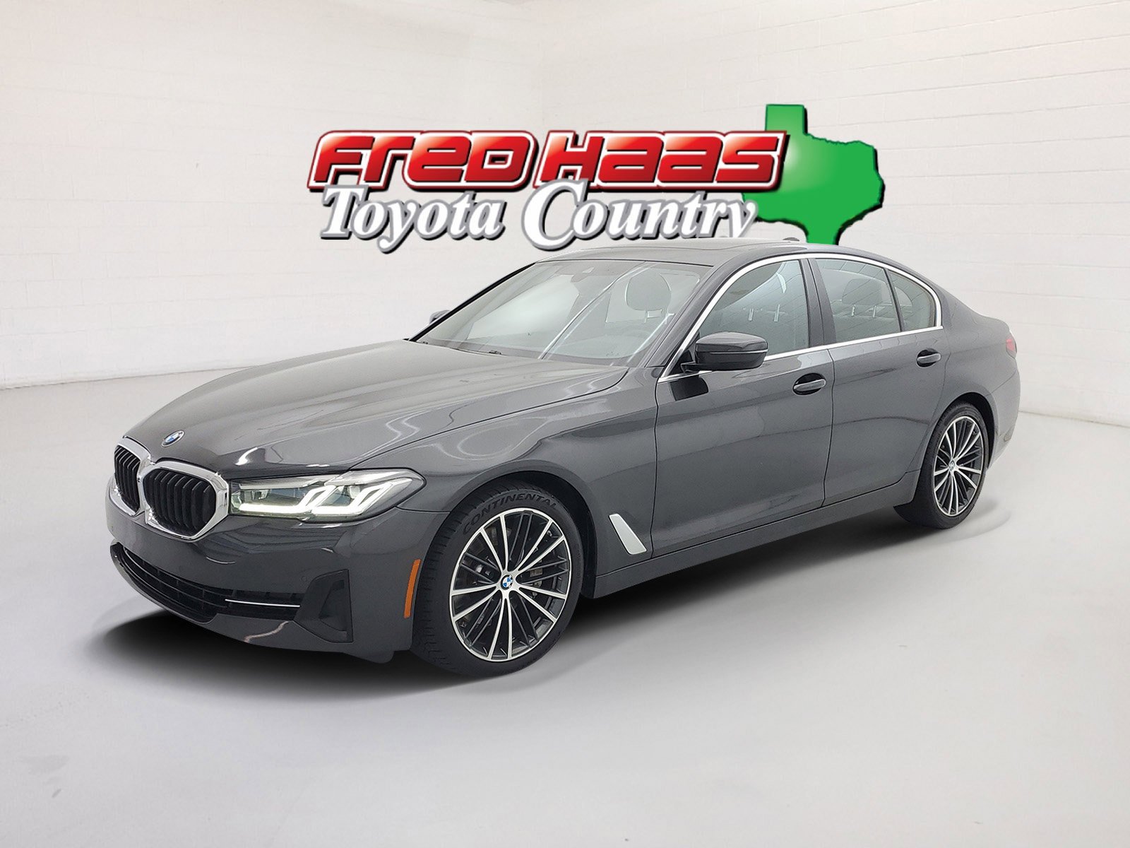 Used 2023 Dark Graphite Metallic BMW 530i image 1