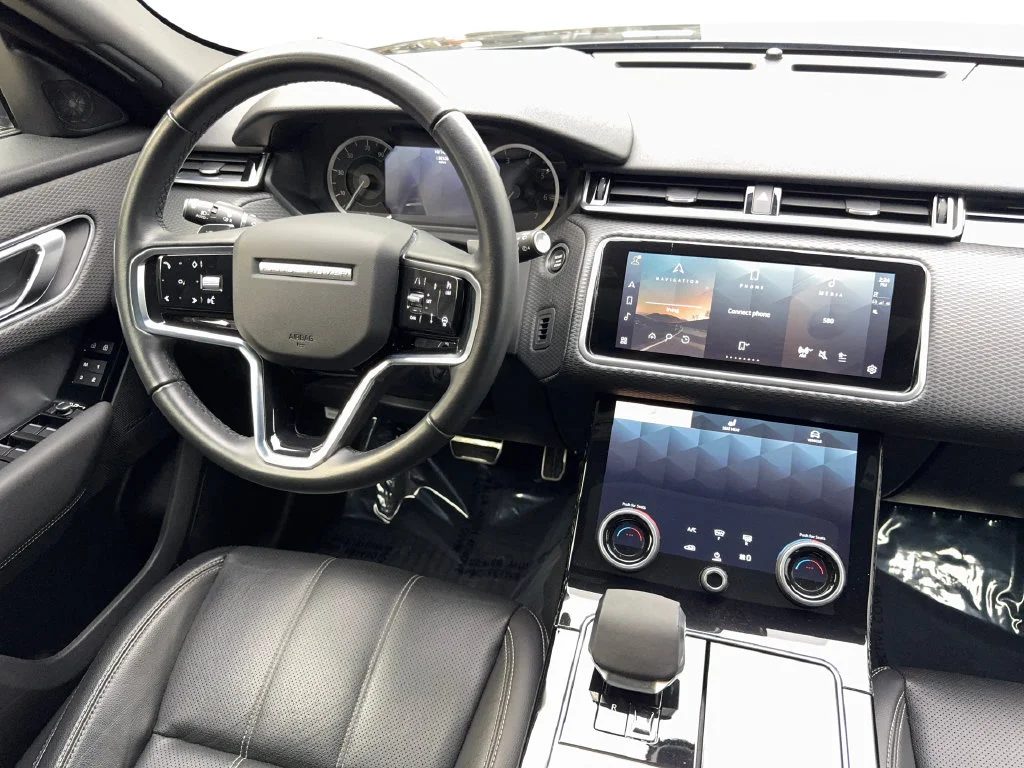 Used 2023 Black Land Rover R-Dynamic S image 55