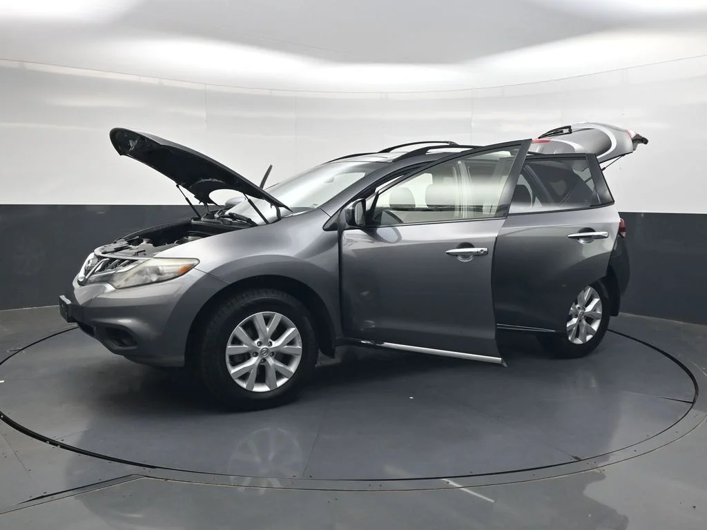 Used 2013 Gray Nissan SL image 49