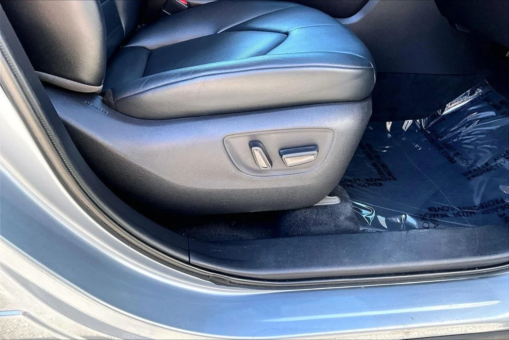 Used 2021 Silver Toyota XLE image 35