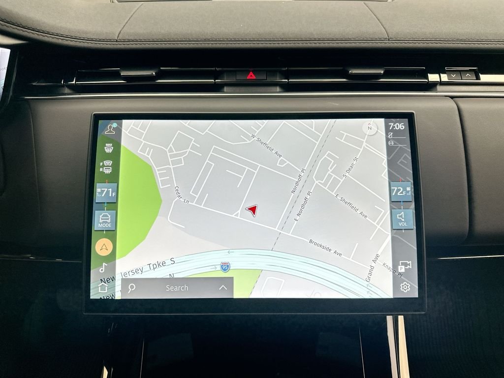 Used 2024 Fuji White Land Rover SE image 29