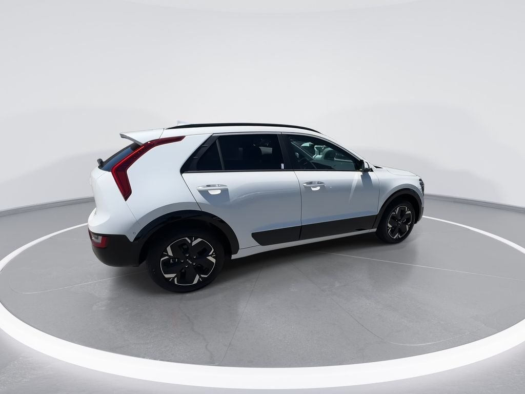 New 2026 White Kia Wave image 8