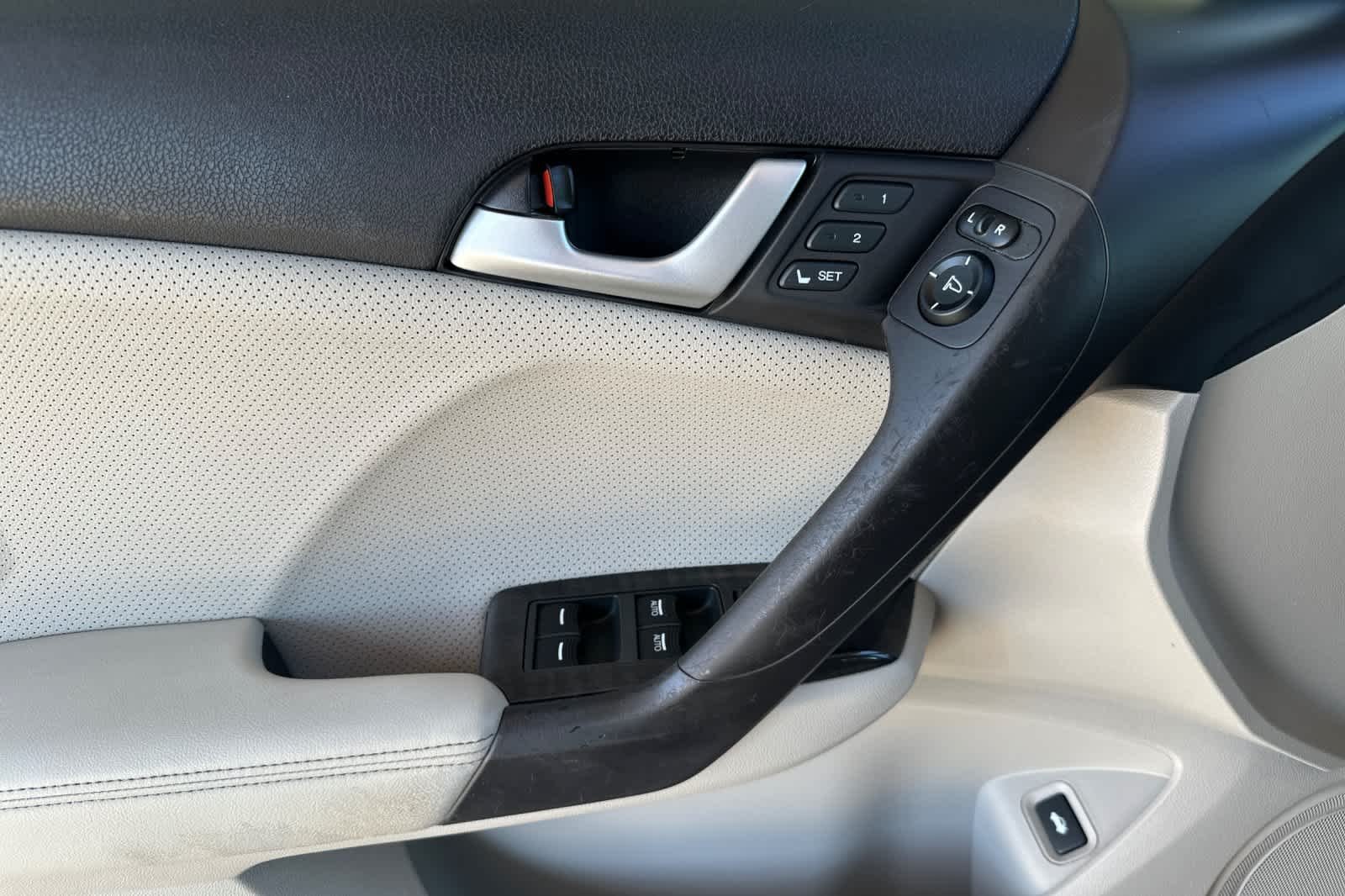 Used 2012  Acura  image 12