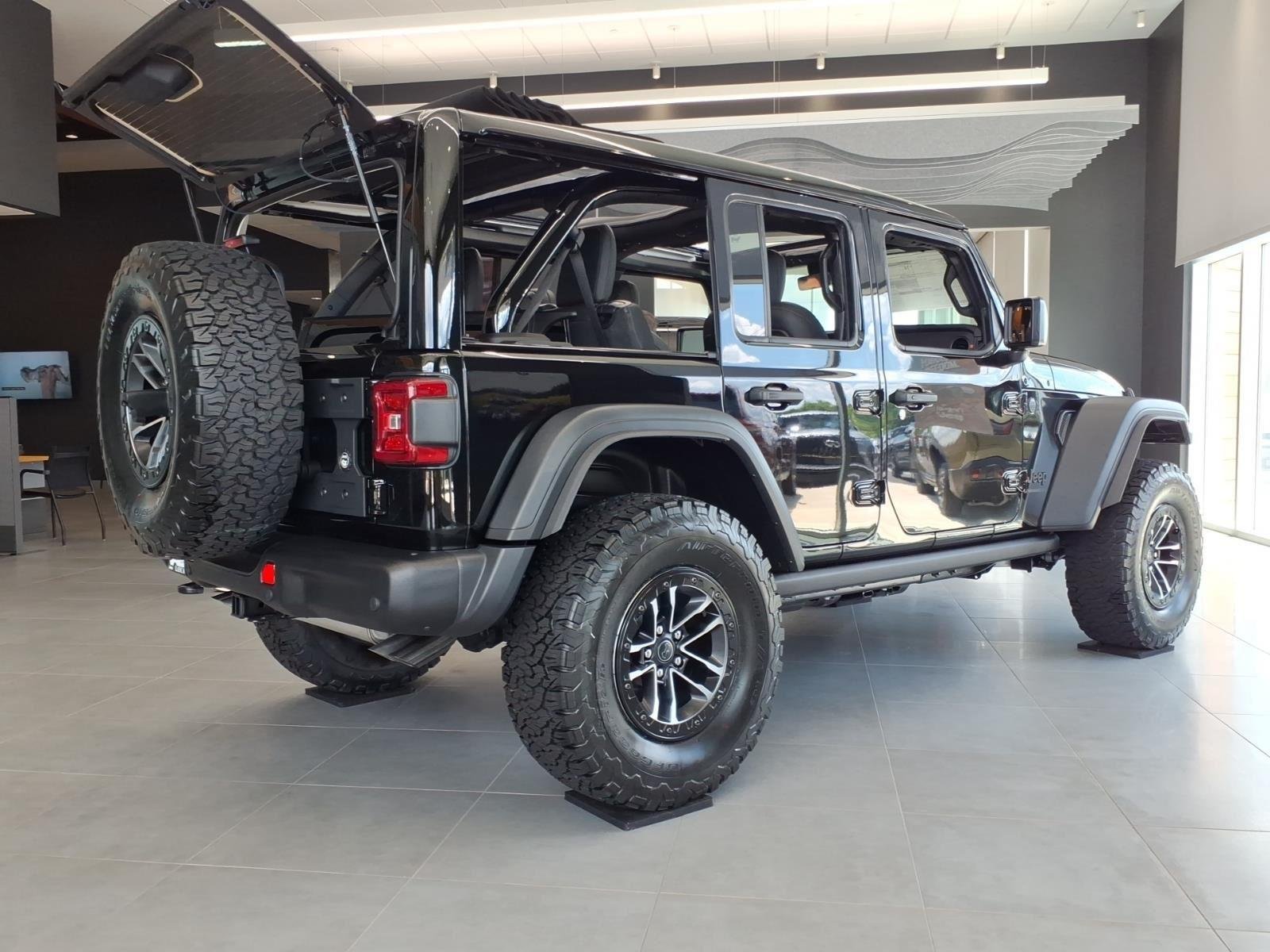 New 2026 Black Clear-Coat Exterior Paint Jeep  image 2