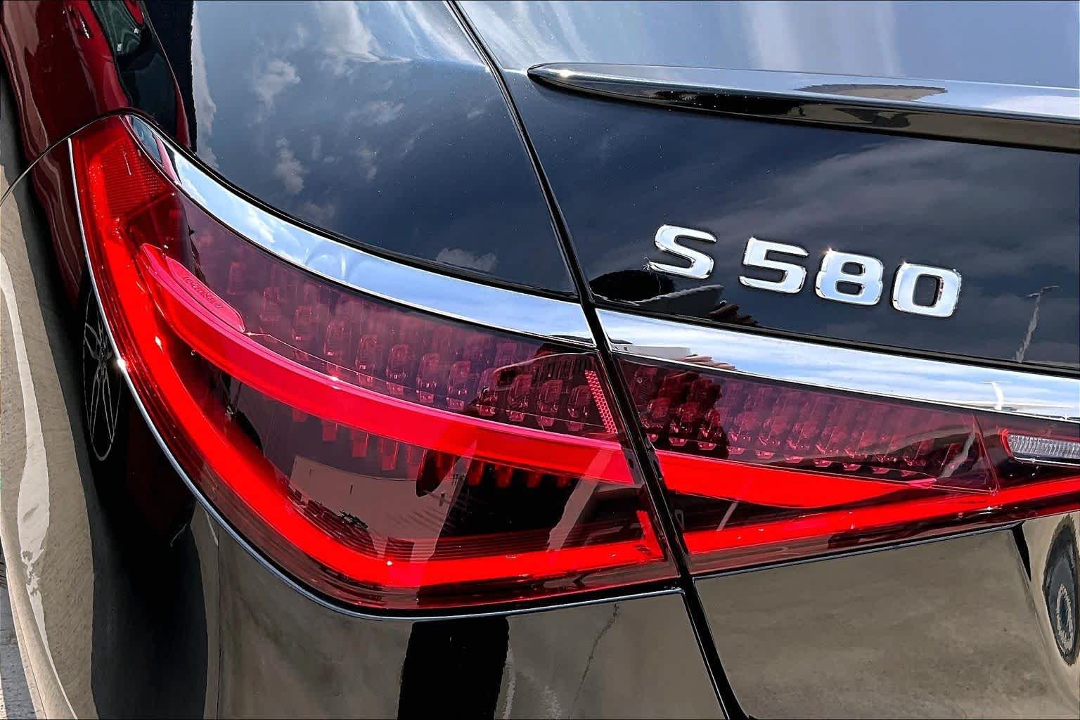 Used 2022 Obsidian Black Mercedes-Benz S 580 image 25