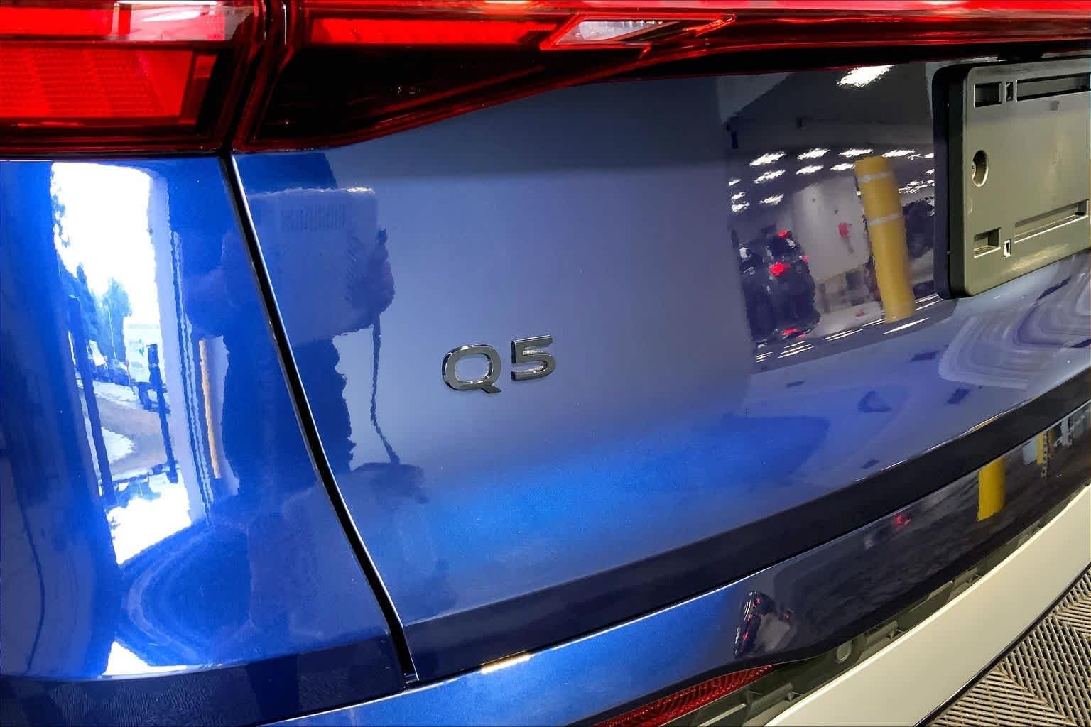 Used 2025 Navarra Blue Metallic Audi Premium image 10