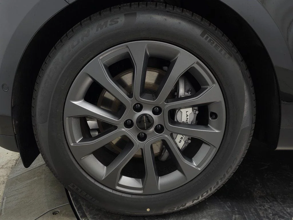 New 2026 Santorini Black Land Rover SE image 11