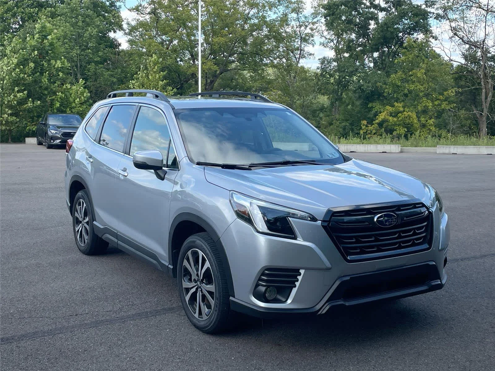 Used 2023 Ice Silver Metallic Subaru Limited image 7