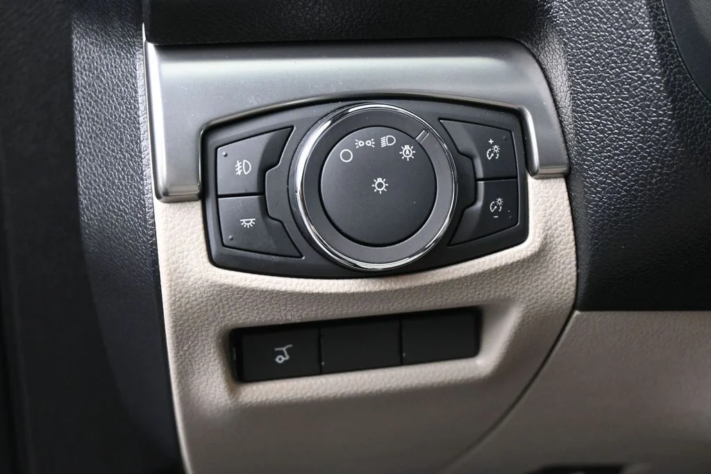 Used 2018 Cinnamon Glaze Metallic Ford XLT image 16