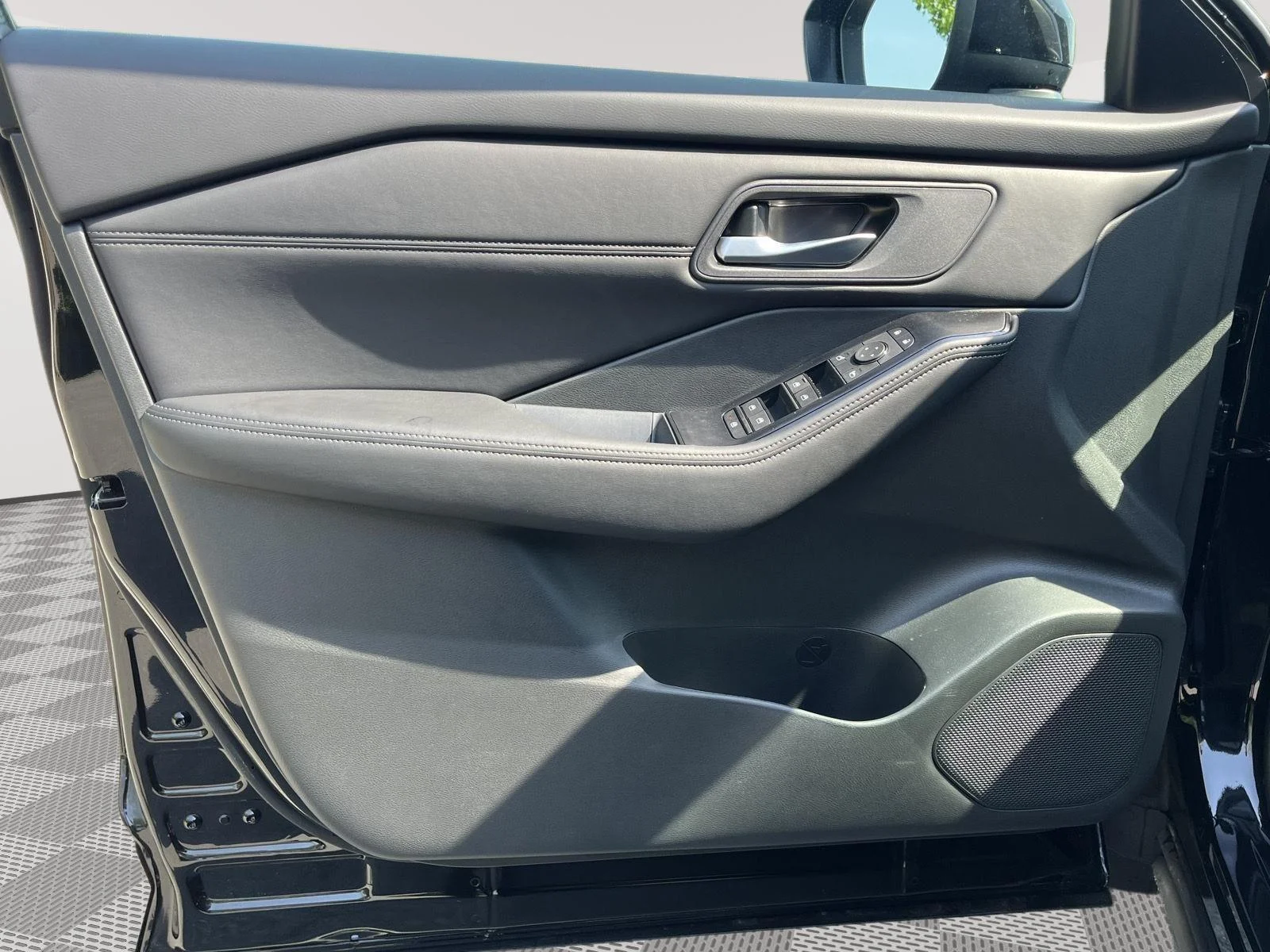 New 2026 Super Black Nissan SV image 18