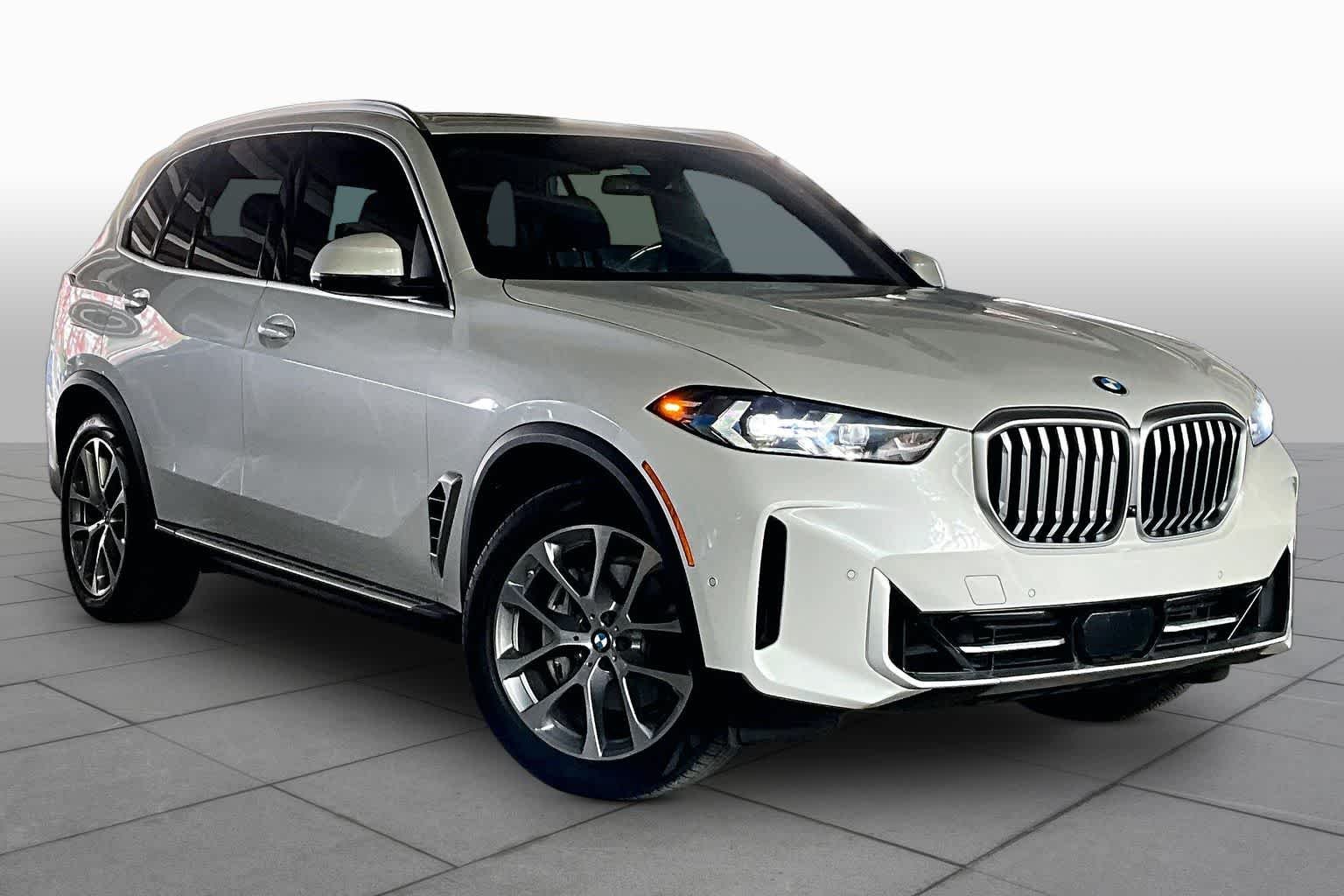 Used 2025 Mineral White Metallic BMW sDrive40i image 2