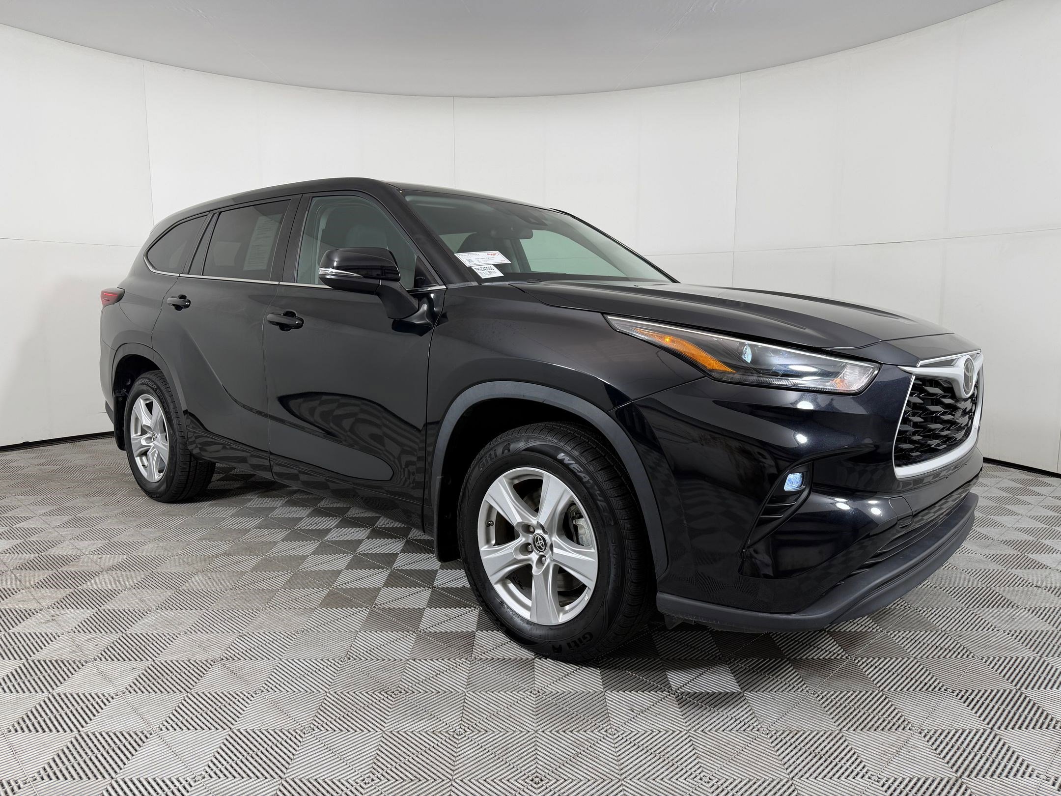 2024 Toyota Highlander LE - Photo 6