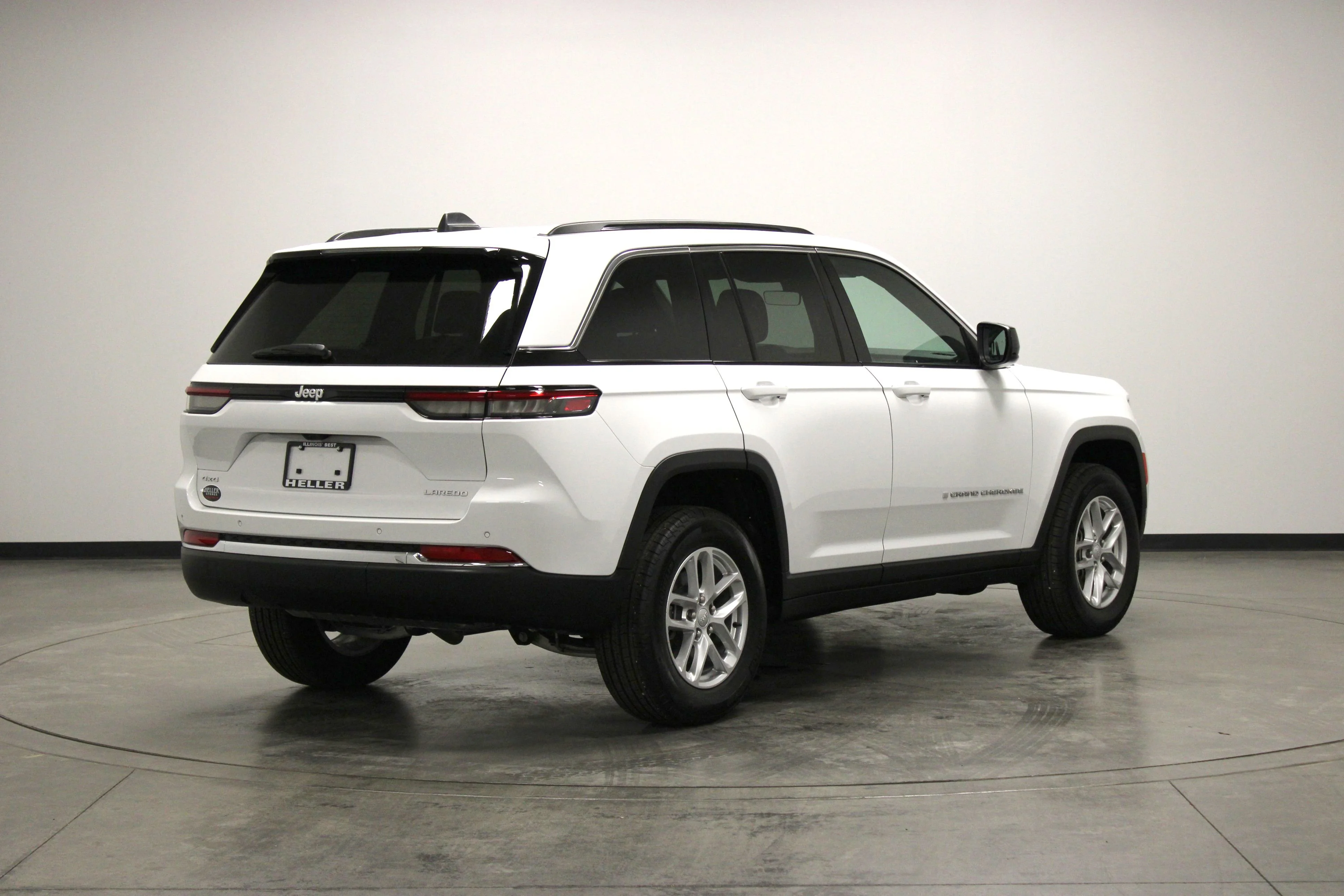 Used 2025 Bright White Clearcoat Jeep Laredo X image 8