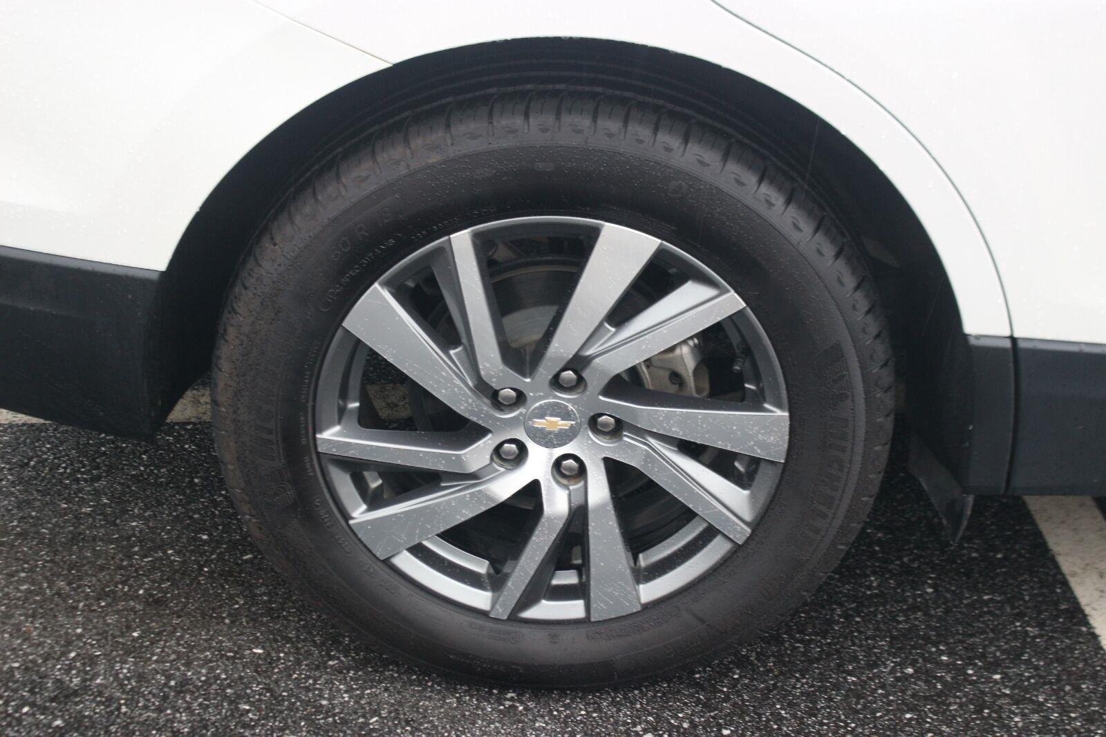 Used 2023 Iridescent Pearl Tricoat Chevrolet Premier image 41