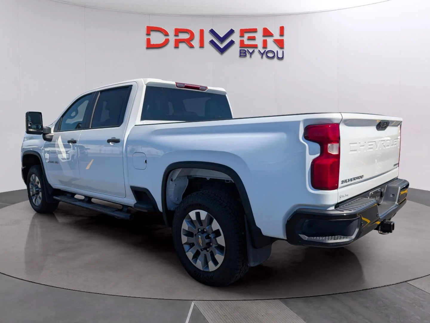 Used 2025 Summit White Chevrolet Custom image 3