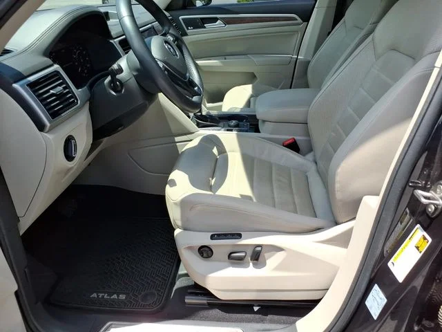Used 2019 Black Volkswagen SEL Premium image 19