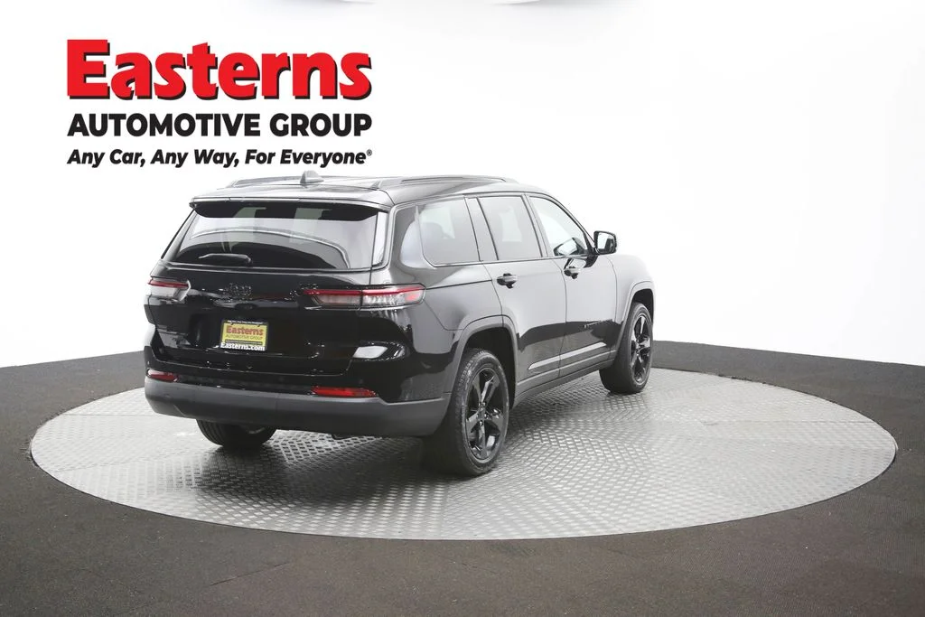 Used 2023 Black Jeep Altitude image 41