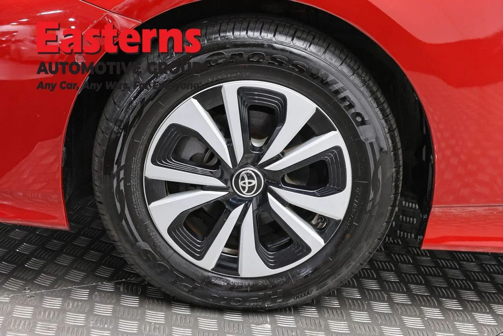 Used 2018 Red Toyota Advanced image 33