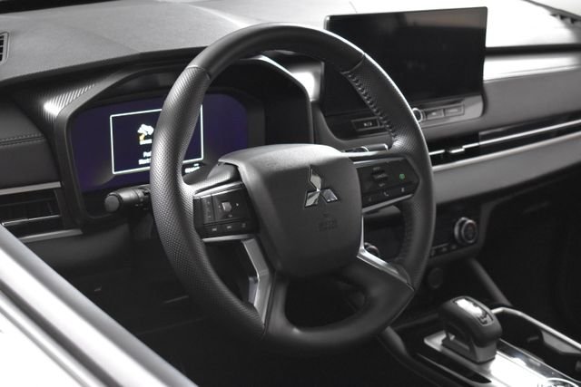 Used 2025  Mitsubishi SEL image 23
