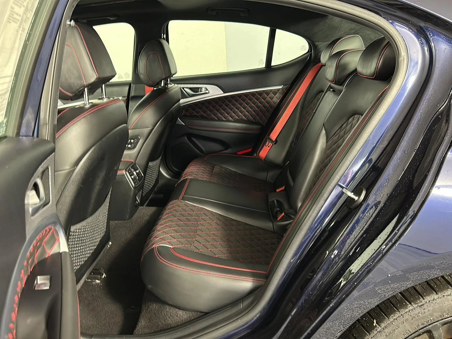 Used 2023 Capri Blue Genesis 3.3T image 28