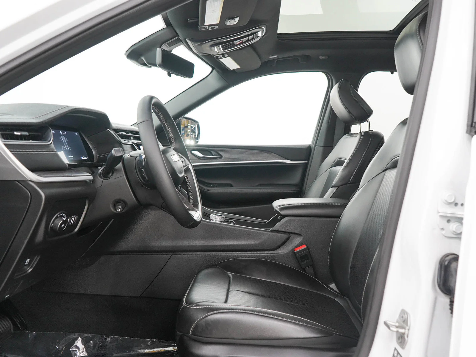 Used 2024 Bright White Clearcoat Jeep Limited image 23