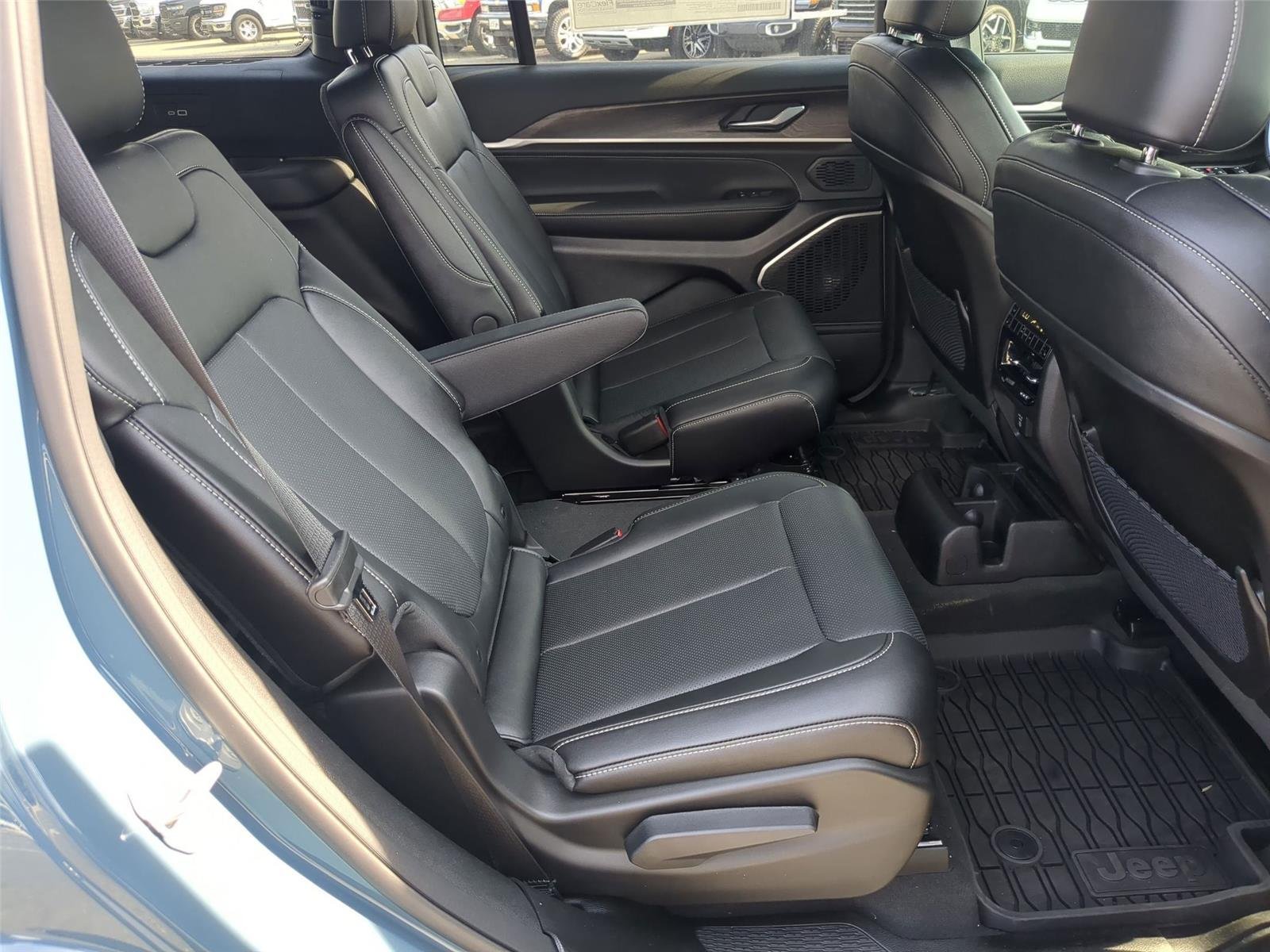 New 2026 Steel Blue Exterior Paint Jeep Limited Reserve image 30
