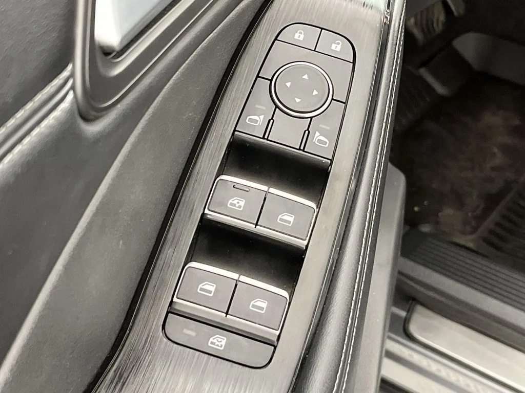 Used 2023 Gray Nissan SL image 17