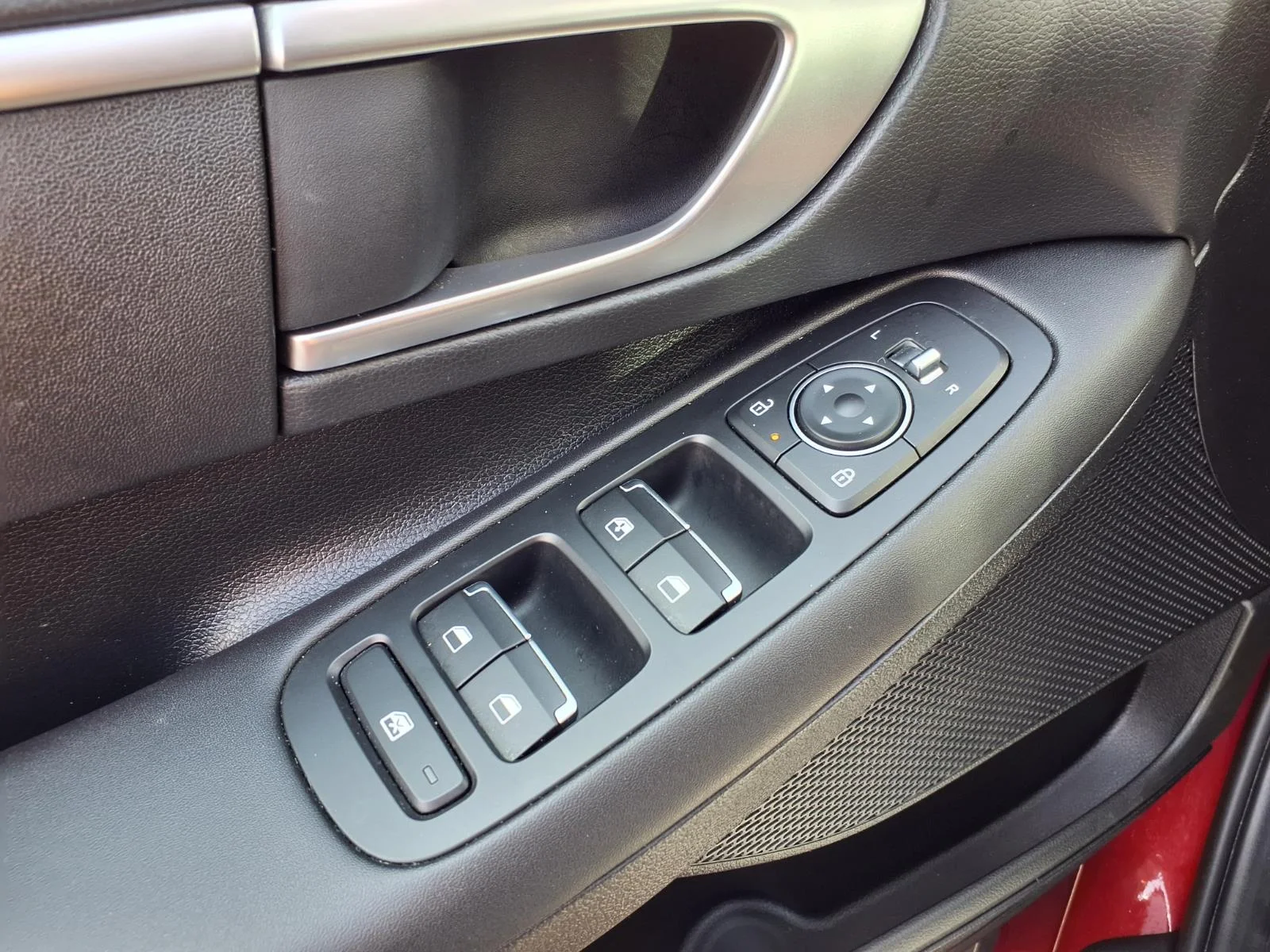 Used 2025 Ultimate Red Metallic Hyundai SE image 12