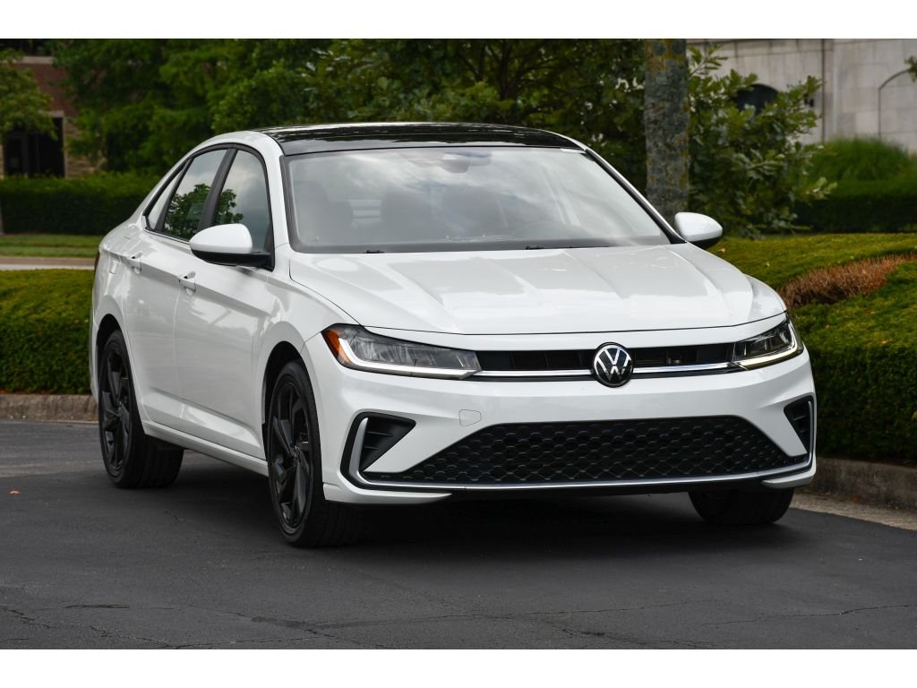 Used 2025 Opal White Pearl Volkswagen SE image 2