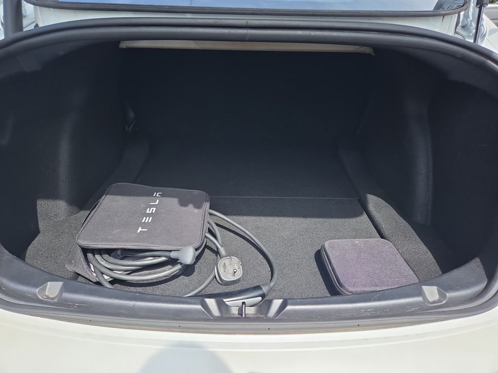 Used 2022 White Tesla Long Range image 25