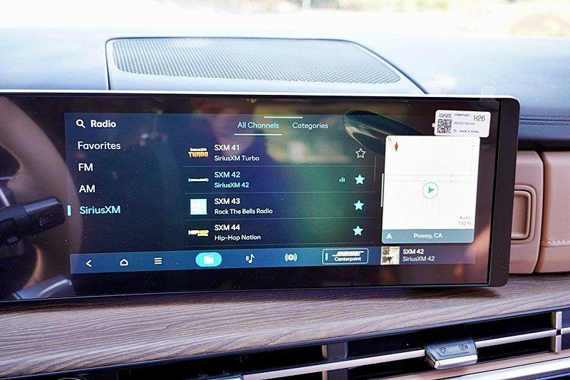 2025 Hyundai Santa Fe Limited - Photo 32