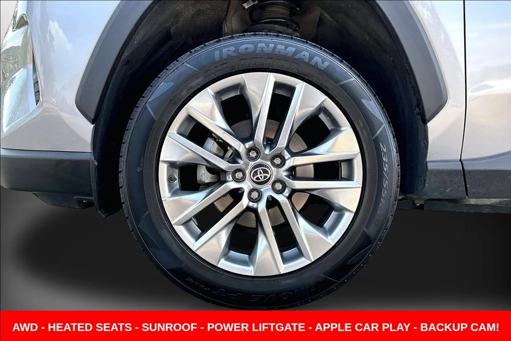 Used 2021 Silver Toyota XLE Premium image 40
